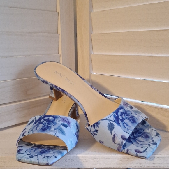 NWOT Nine West Blue Floral Kitten Heel Mules - Picture 3 of 7